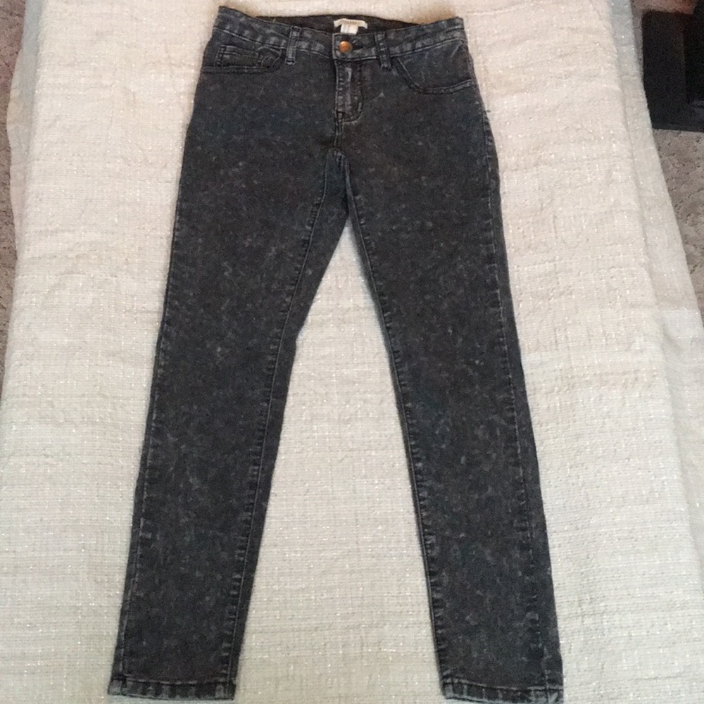 Forever 21 black acid wash cropped jean